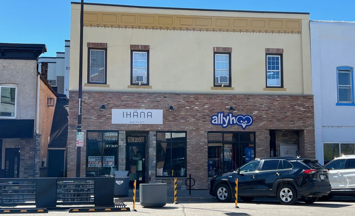 Former Shakopee Theater, now Ihäna Outlet and Allyhoo (May 2024)