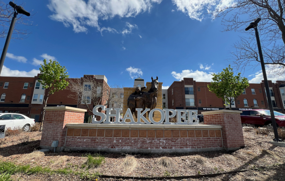 Statue of Chief Sakpe, descendant of Chief Sakpe II, for whom Shakopee was named (May 2024).
