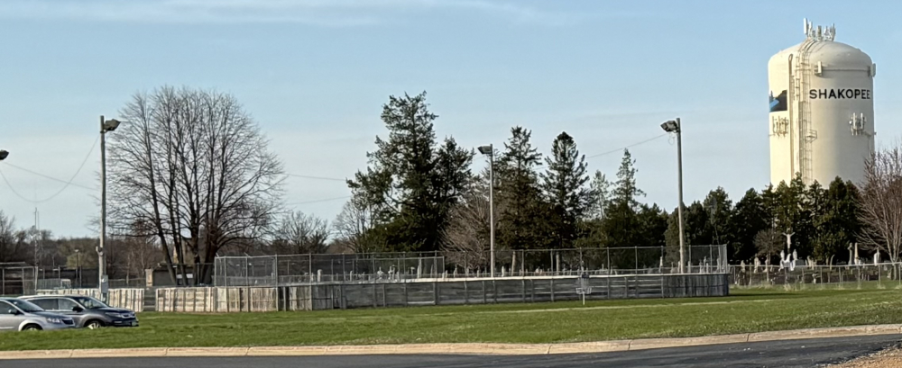 Lions Park Hockey Rink (April 2025).
